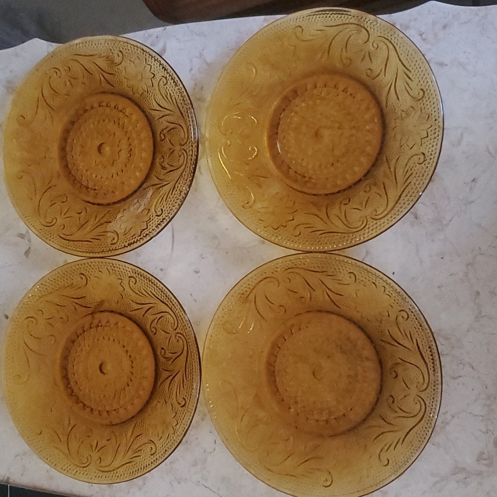 Tiara dessert plates set of 4